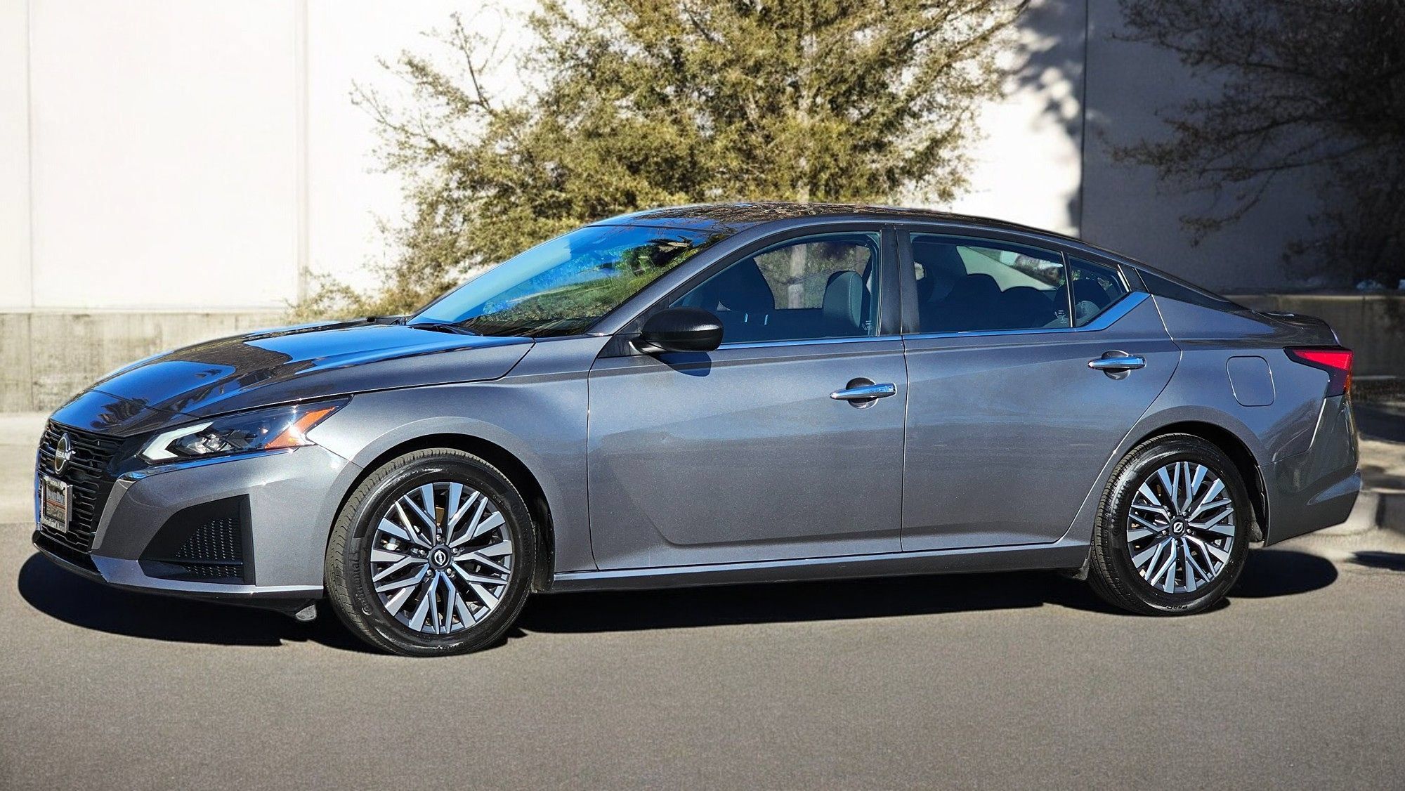 Used 2024 Nissan Altima 2.5 SV FWD image 9