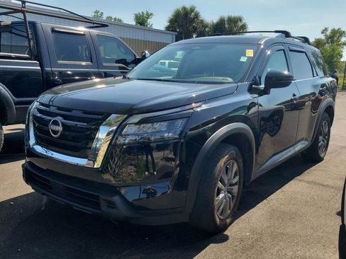 Used 2024 Nissan Pathfinder SV image 1
