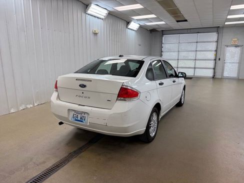 Used 2009 Ford Focus SE FWD image 5