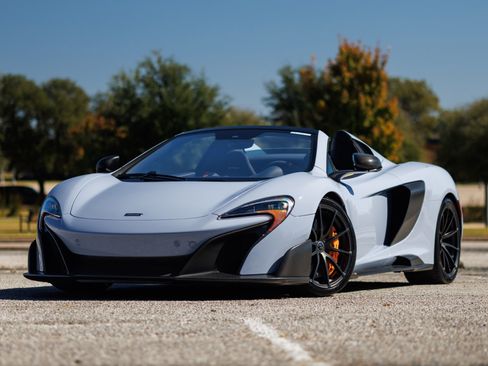 Used 2016 McLaren 675LT Spider image 5
