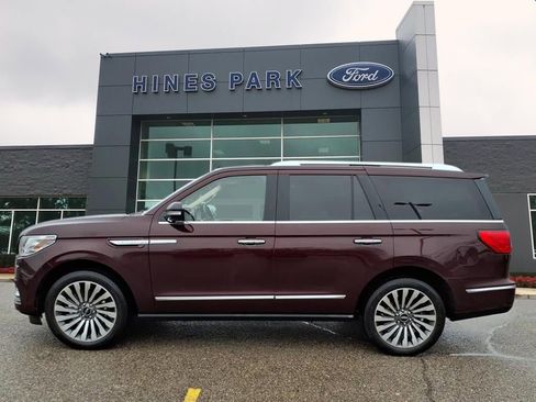 Used 2019 Lincoln Navigator Reserve image 4