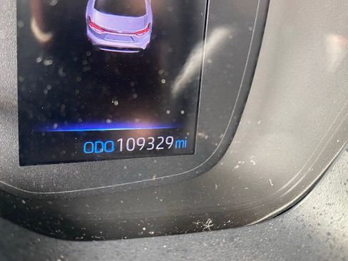 Used 2021 Toyota Corolla LE image 5