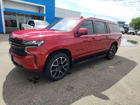 Used 2024 Chevrolet Suburban RST w/ Sport Performance Package AWD/4WD image 2