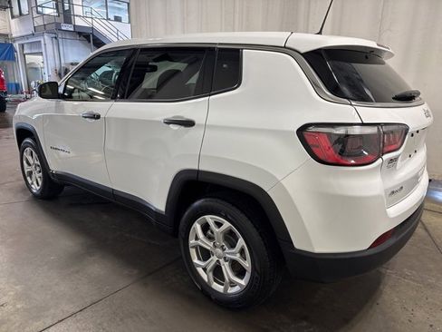 Used 2024 Jeep Compass Sport image 6