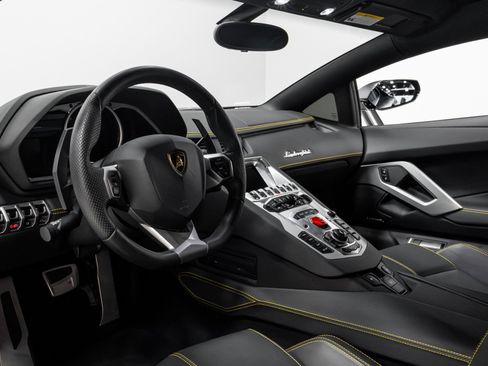 Used 2014 Lamborghini Aventador LP 700-4 image 11