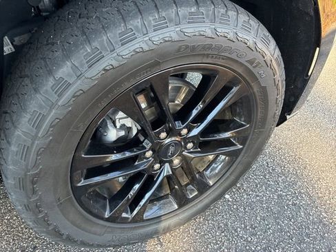 Used 2023 Ford Expedition XLT image 16