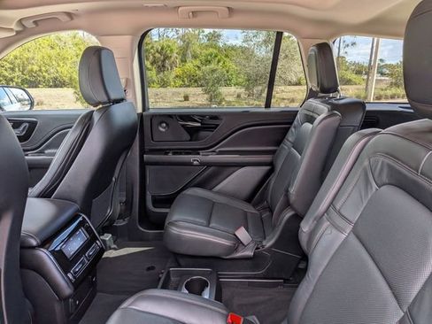 Used 2023 Lincoln Aviator Reserve AWD/4WD image 17
