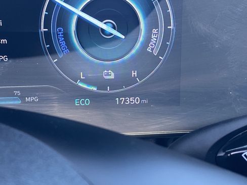 Used 2025 Hyundai Elantra Limited FWD image 31