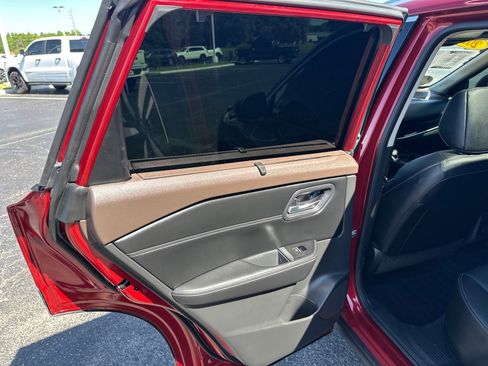 Used 2023 Nissan Rogue SL w/ SL Premium Package AWD/4WD image 18