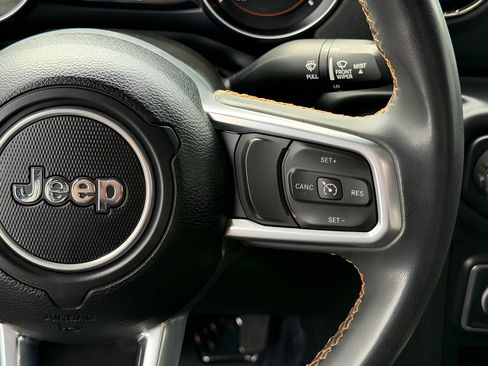 Used 2023 Jeep Gladiator Overland AWD/4WD image 19
