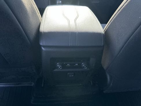 Used 2019 Chevrolet Traverse LT FWD image 16