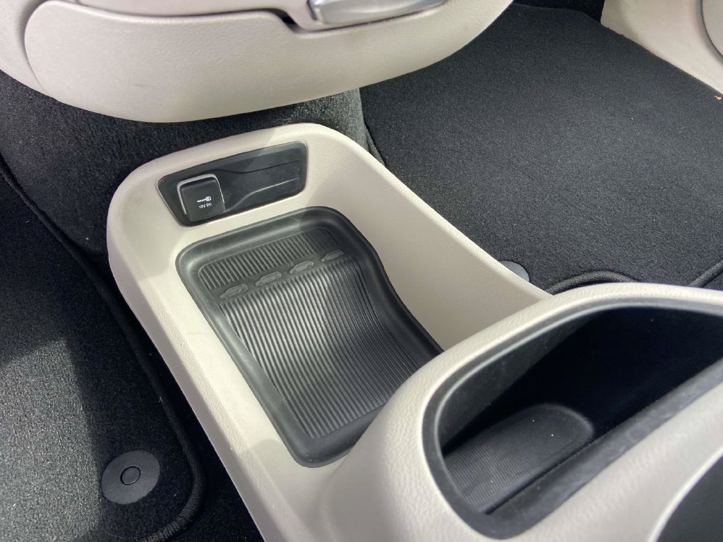 Used 2024 Chrysler Pacifica Touring-L FWD image 22