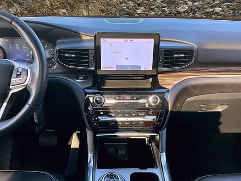 Used 2021 Ford Explorer Limited w/ Equipment Group 301A image 6