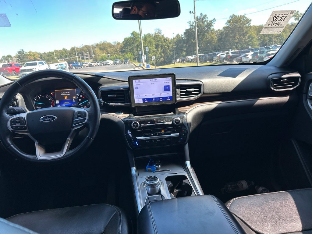 Used 2022 Ford Explorer Limited w/ Equipment Group 301A AWD/4WD image 5