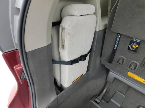 Used 2011 Toyota Sienna LE FWD image 13