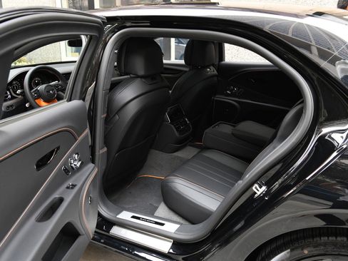 New 2025 Bentley Flying Spur Plug-In Hybrid image 10