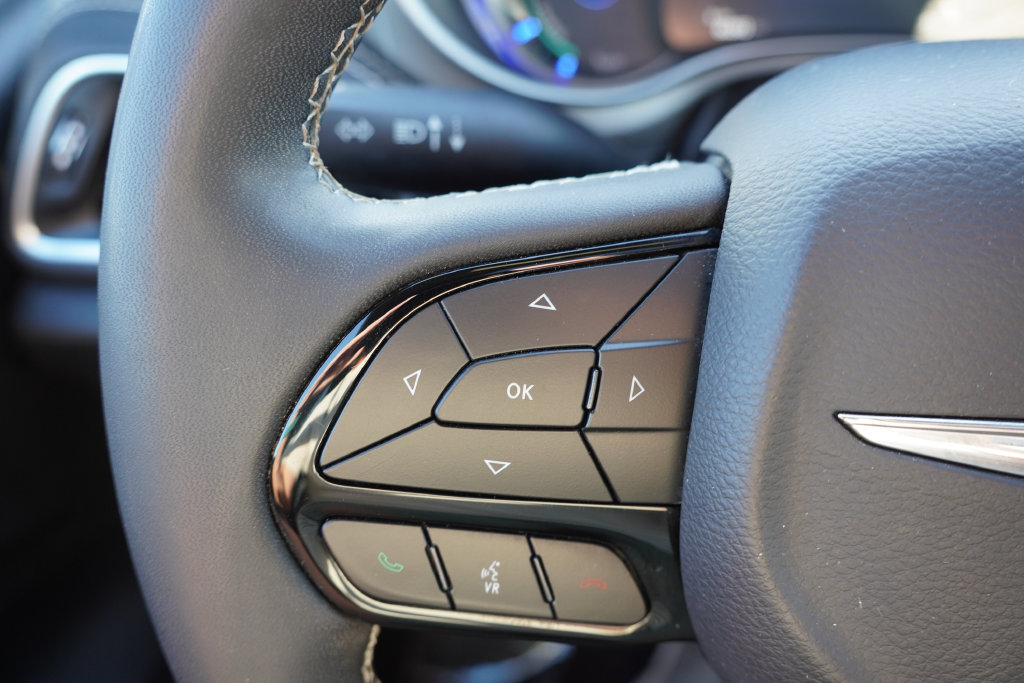 Used 2024 Chrysler Pacifica Premium FWD image 36