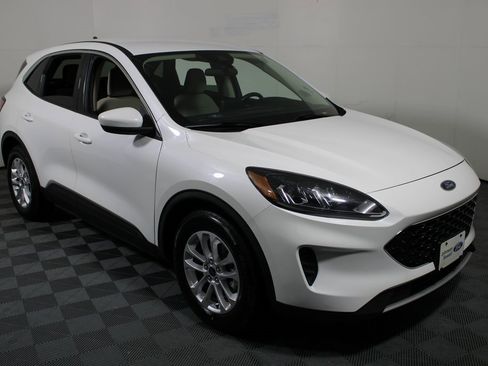 Certified 2020 Ford Escape SE image 1