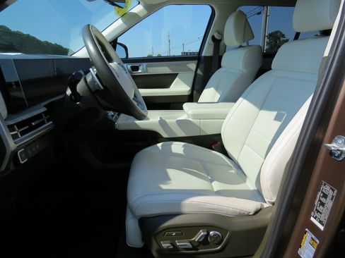 Used 2024 Hyundai Santa Fe Calligraphy AWD/4WD image 11