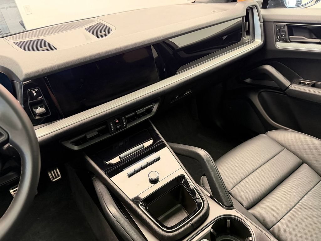 Certified 2025 Porsche Cayenne S AWD/4WD image 11