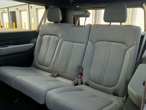 New 2026 Jeep Grand Wagoneer L Limited AWD/4WD image 5