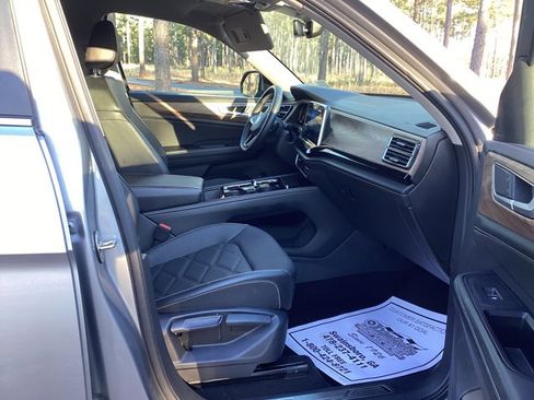 Used 2024 Volkswagen Atlas SE image 14