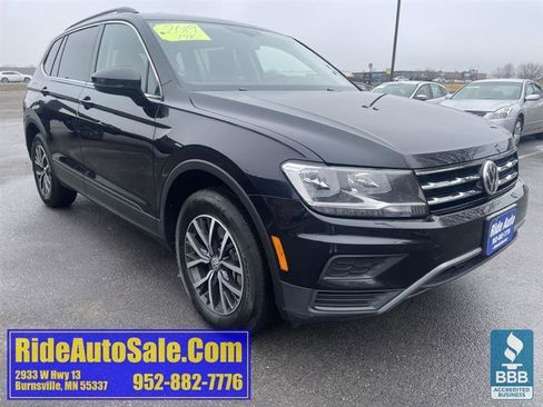 Used 2019 Volkswagen Tiguan SE w/ Panoramic Sunroof Package image 3