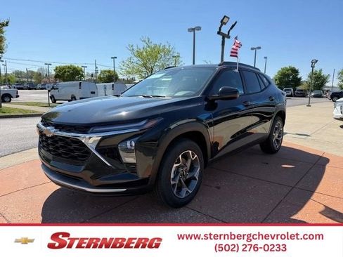 New 2026 Chevrolet Trax LT w/ LT Convenience Package FWD image 1