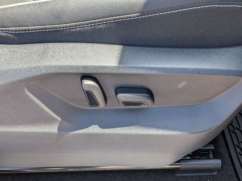 Used 2023 Volkswagen Tiguan SEL R-Line image 38