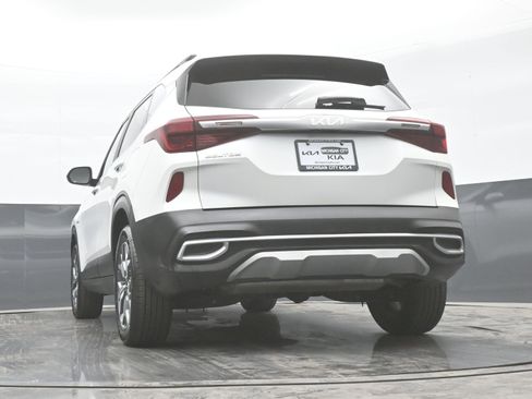 Used 2022 Kia Seltos EX image 40