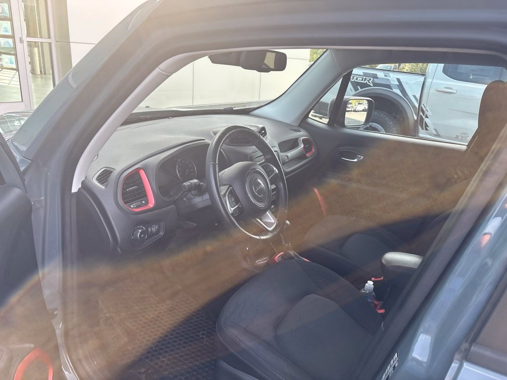 Used 2017 Jeep Renegade Trailhawk AWD/4WD image 5