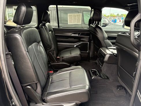 Used 2024 Jeep Wagoneer Series II AWD/4WD image 16