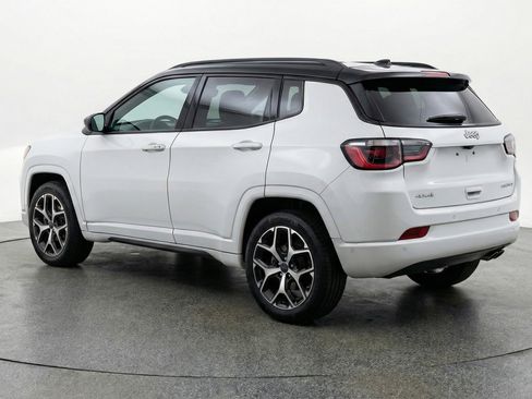 Used 2025 Jeep Compass Limited AWD/4WD image 6