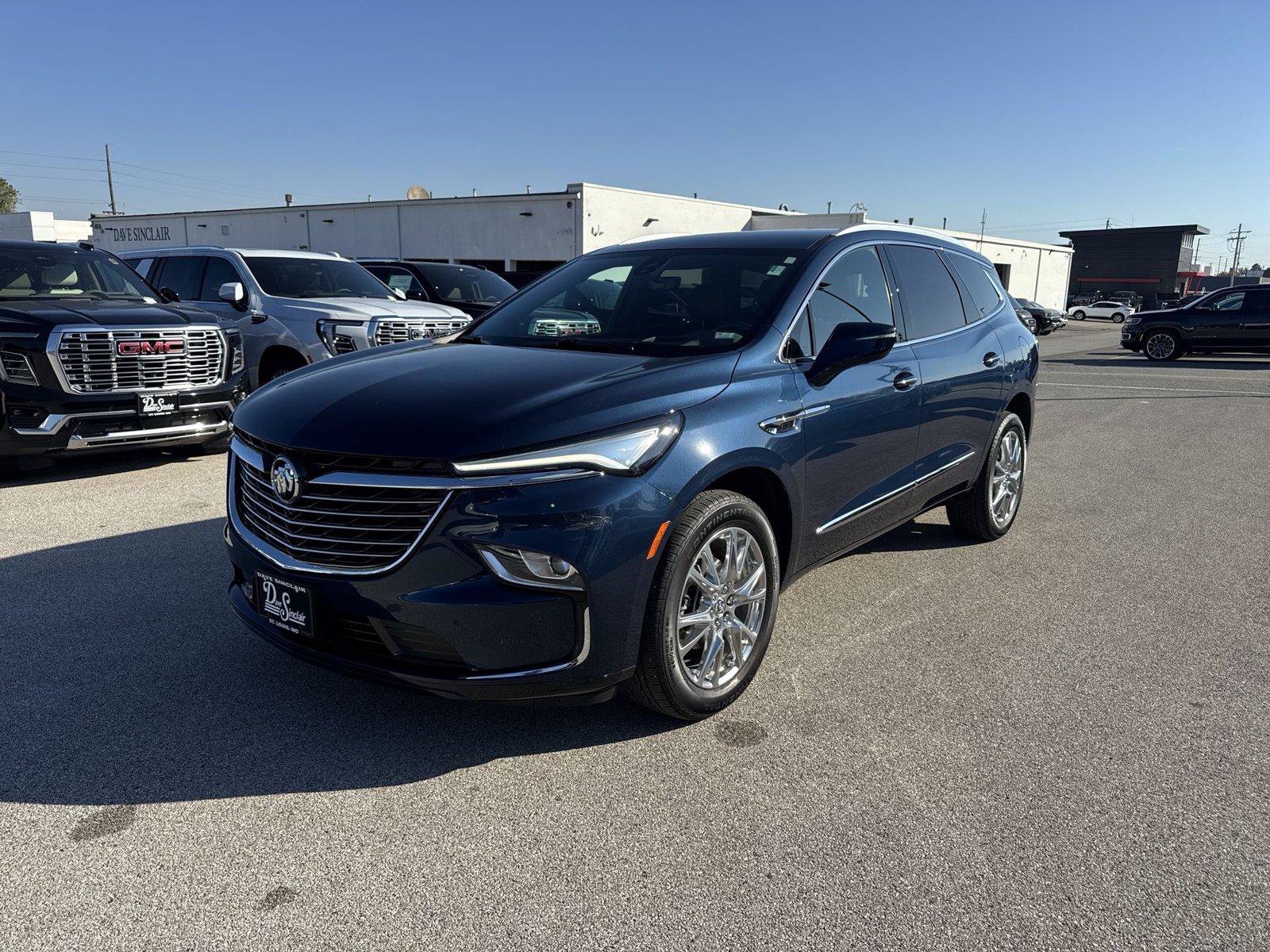 Used 2023 Buick Enclave Premium FWD image 1