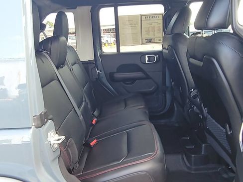 Used 2025 Jeep Wrangler Unlimited Rubicon AWD/4WD image 28