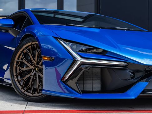 Used 2025 Lamborghini Revuelto AWD/4WD image 26