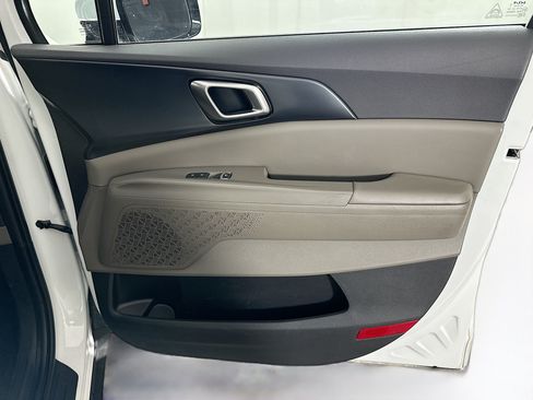 Used 2026 Kia Carnival FWD image 30