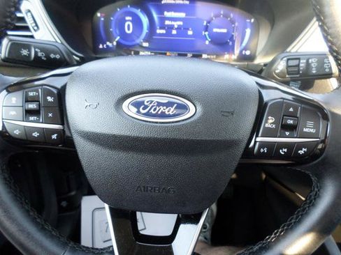 Used 2022 Ford Escape SEL w/ Technology Package AWD/4WD image 17