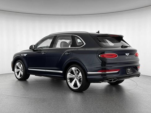 New 2025 Bentley Bentayga image 3