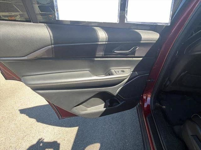 Used 2021 Jeep Grand Cherokee L Laredo AWD/4WD image 17