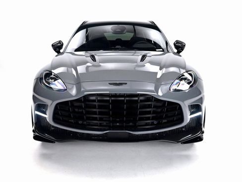 Used 2025 Aston Martin DBX 707 image 2
