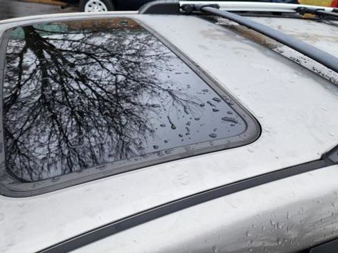 Used 2004 Pontiac Vibe w/ Moon And Tunes Value Package image 14