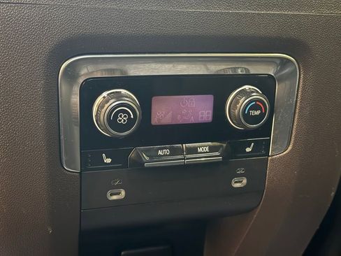 Used 2021 Chevrolet Tahoe LT w/ LT Signature Plus Package image 20