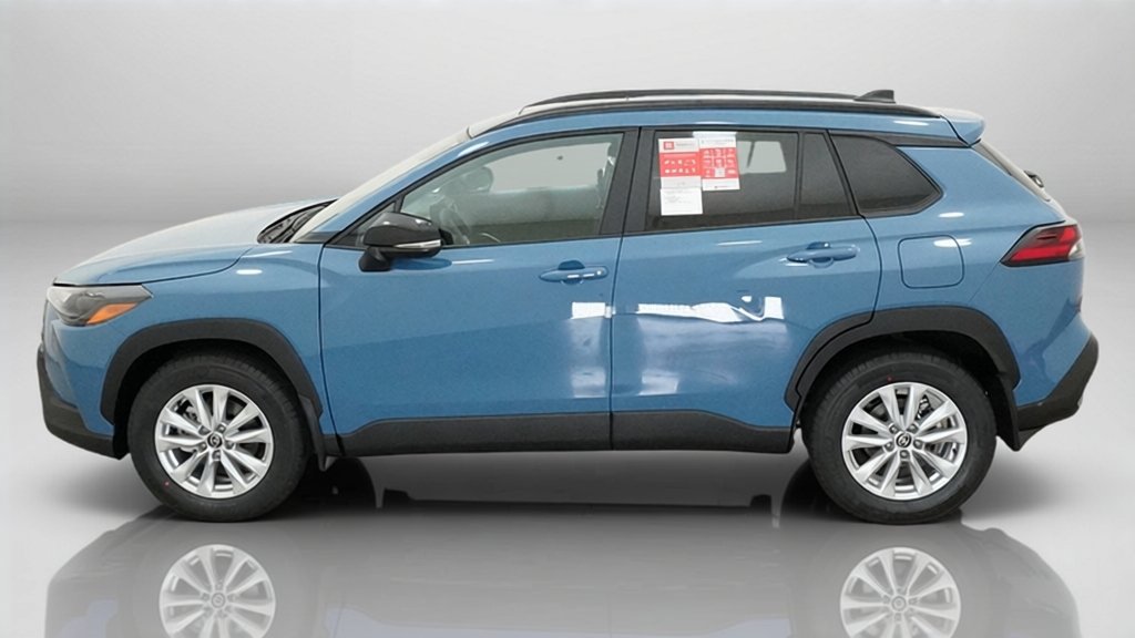 New 2026 Toyota Corolla Cross LE w/ Moonroof Package FWD image 2
