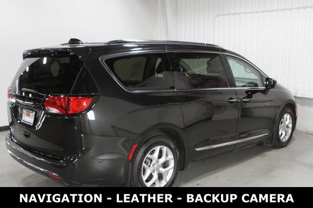 Used 2020 Chrysler Pacifica Touring-L Plus w/ Tire & Wheel Group FWD image 35