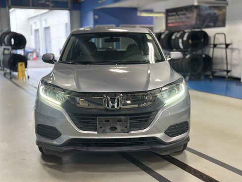 Used 2019 Honda HR-V LX image 2
