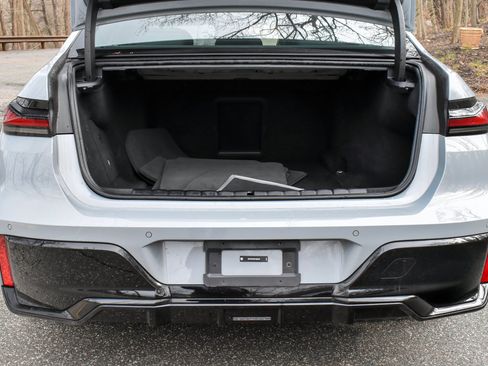 Used 2023 BMW i7 xDrive60 AWD/4WD image 19