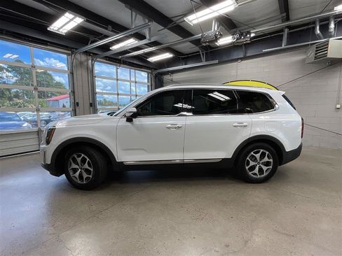Used 2020 Kia Telluride EX w/ Towing Package FWD image 2