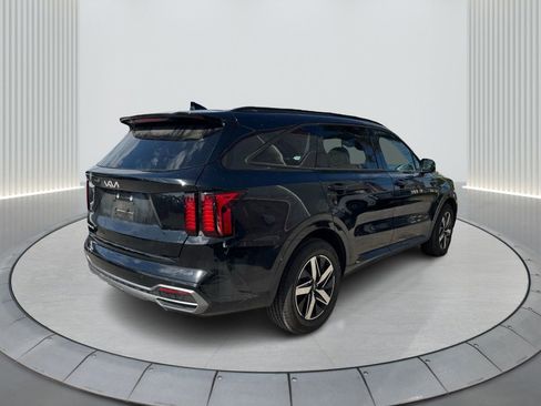 Used 2023 Kia Sorento S image 6