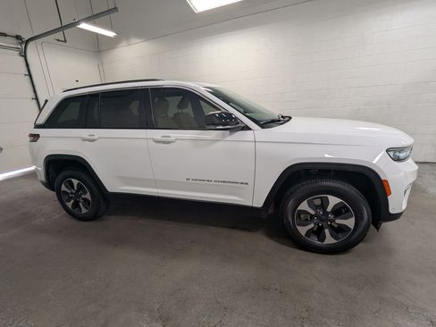 Used 2022 Jeep Grand Cherokee Limited 4xe w/ Luxury Tech Group II AWD/4WD image 3